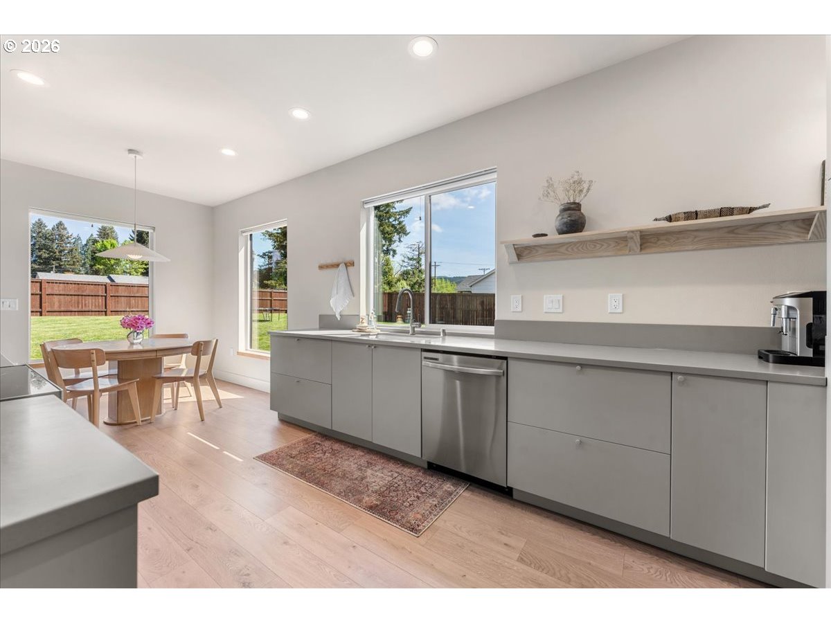 106 W MCDOWELL CT
