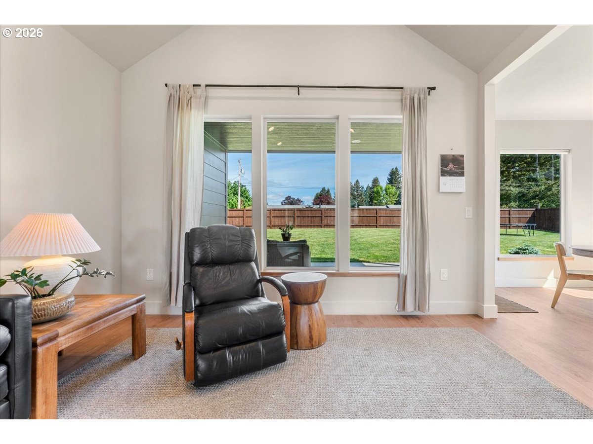 106 W MCDOWELL CT