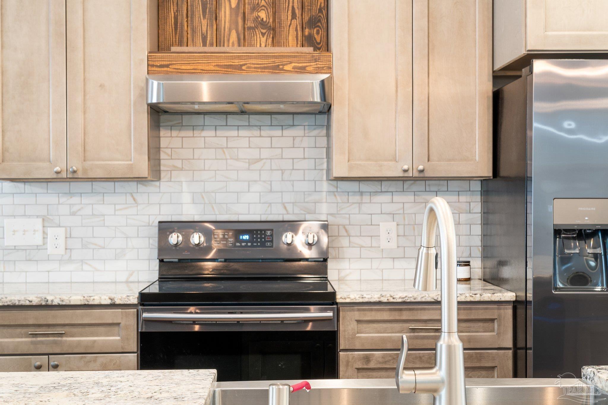 2804 Whisper Pine Dr