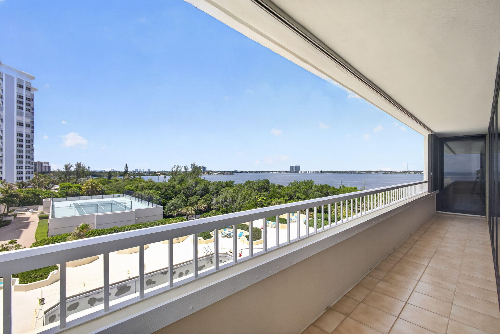 5280 N Ocean Drive 3a