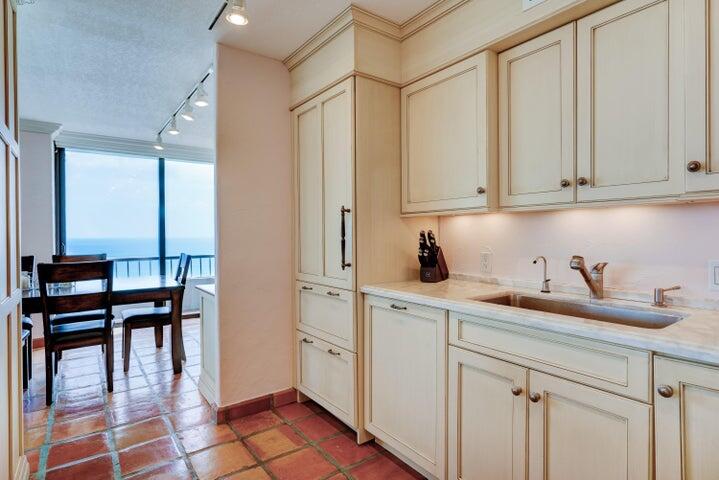 5550 N Ocean Drive 16 C
