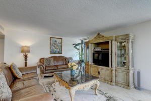5540 N Ocean Drive 1- D