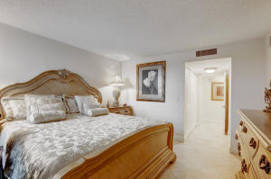 5540 N Ocean Drive 1- D