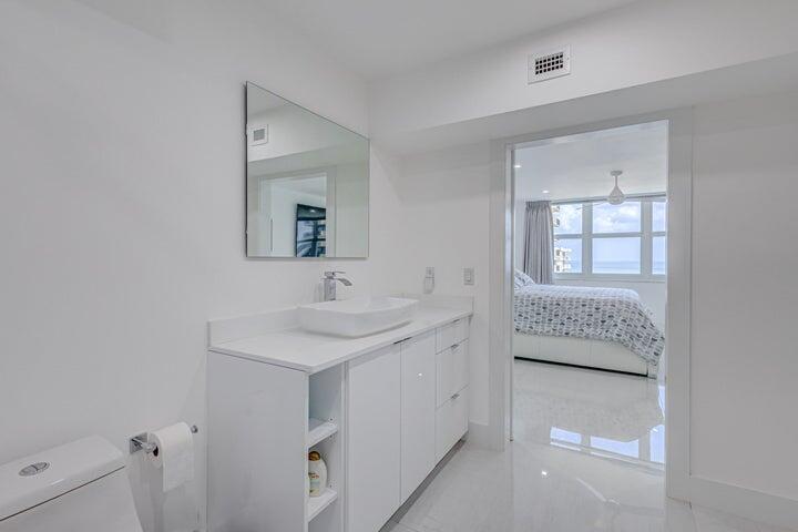 5440 N Ocean Drive 1104