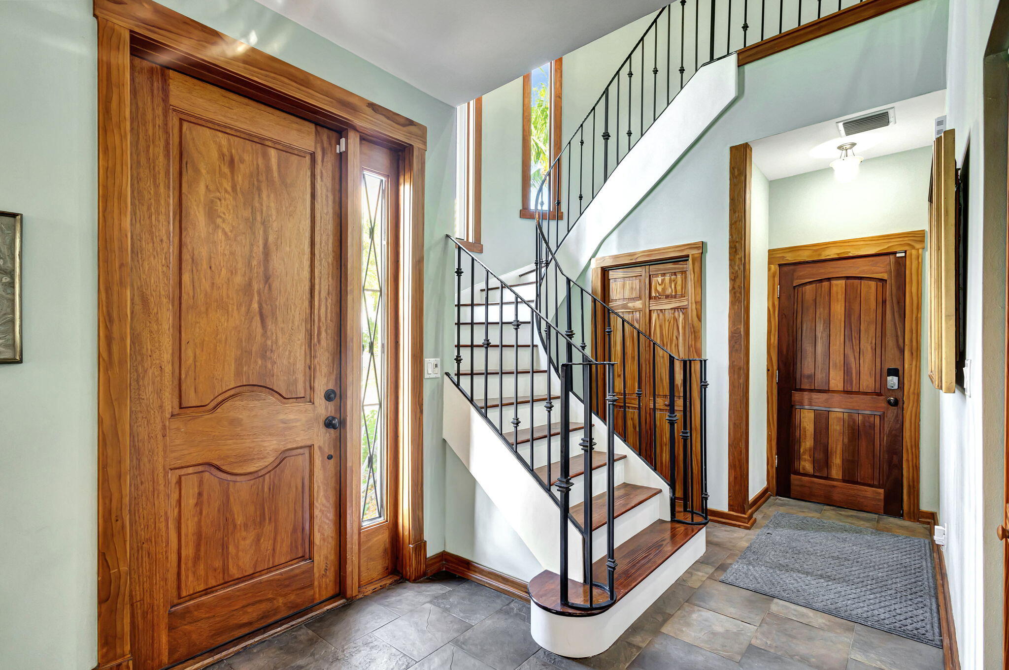 301 E 25th Street