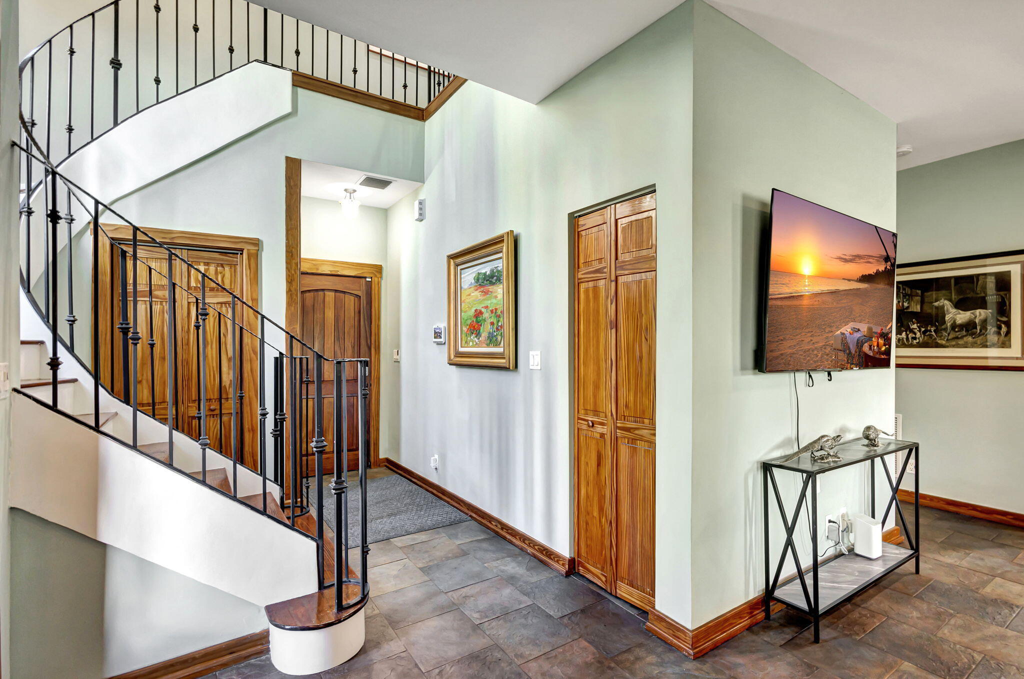 301 E 25th Street