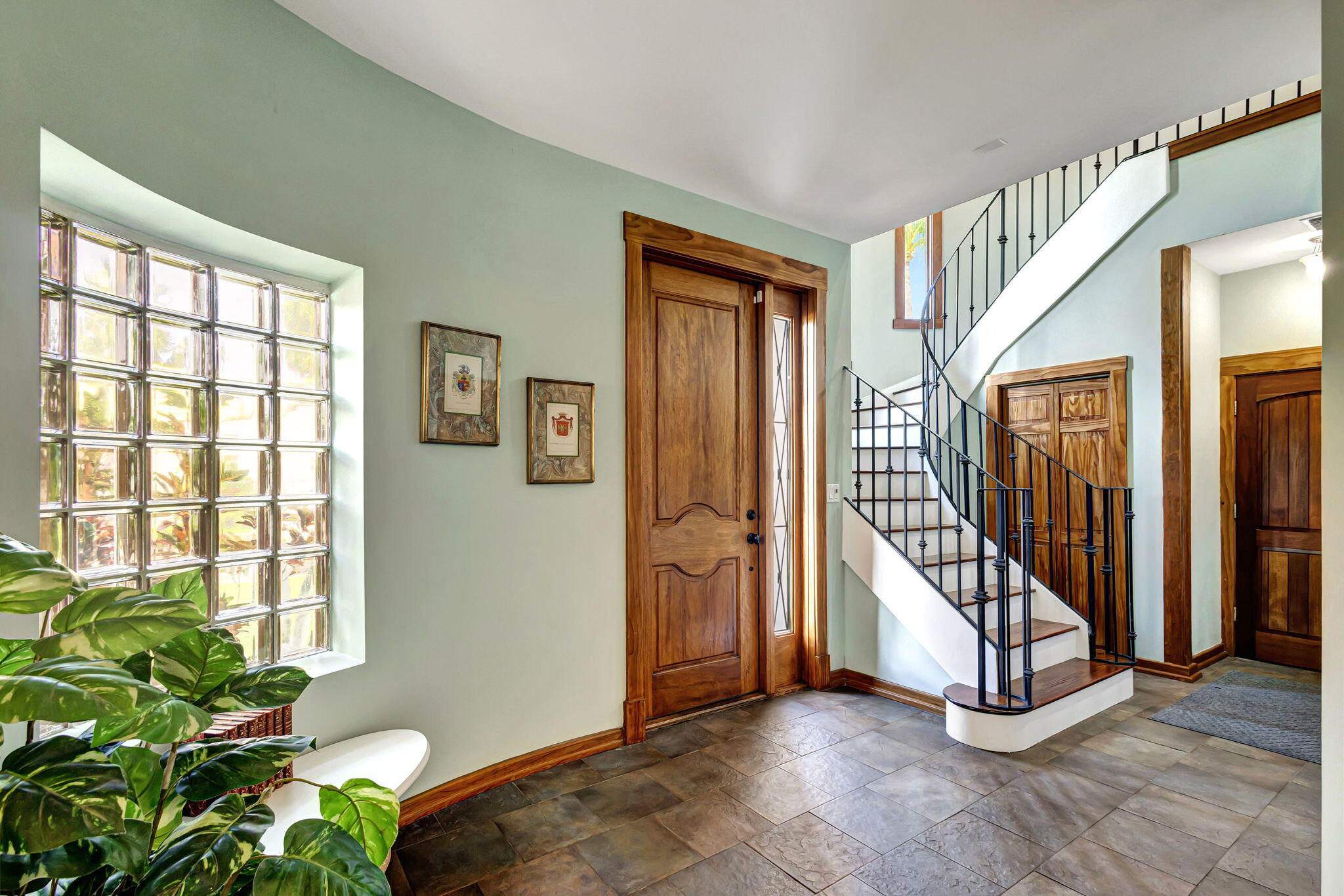 301 E 25th Street