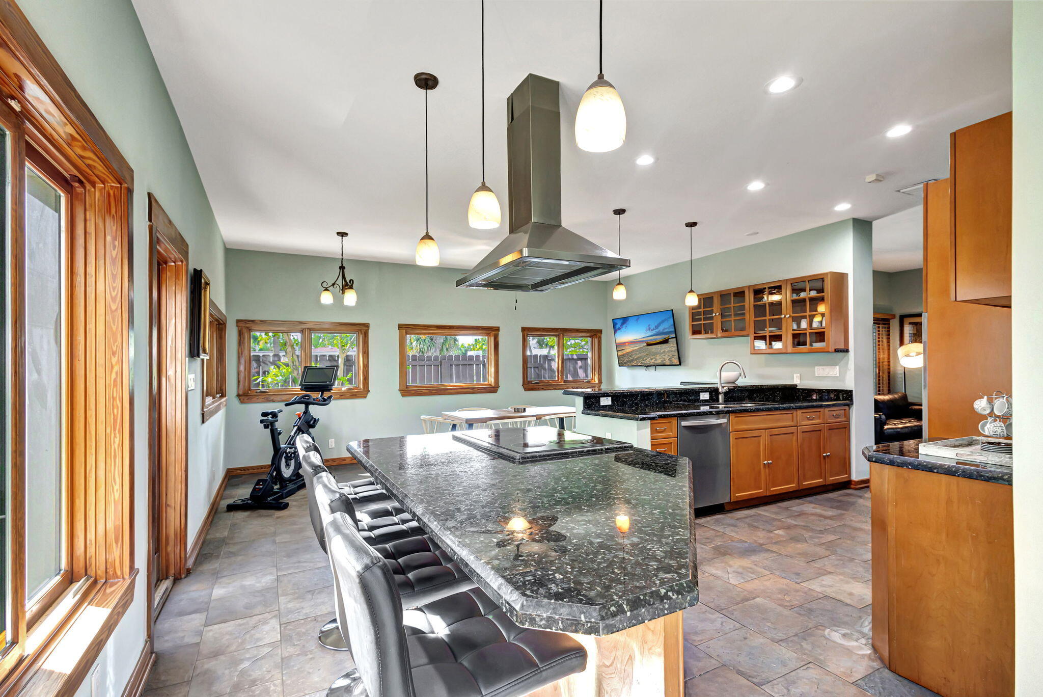 301 E 25th Street