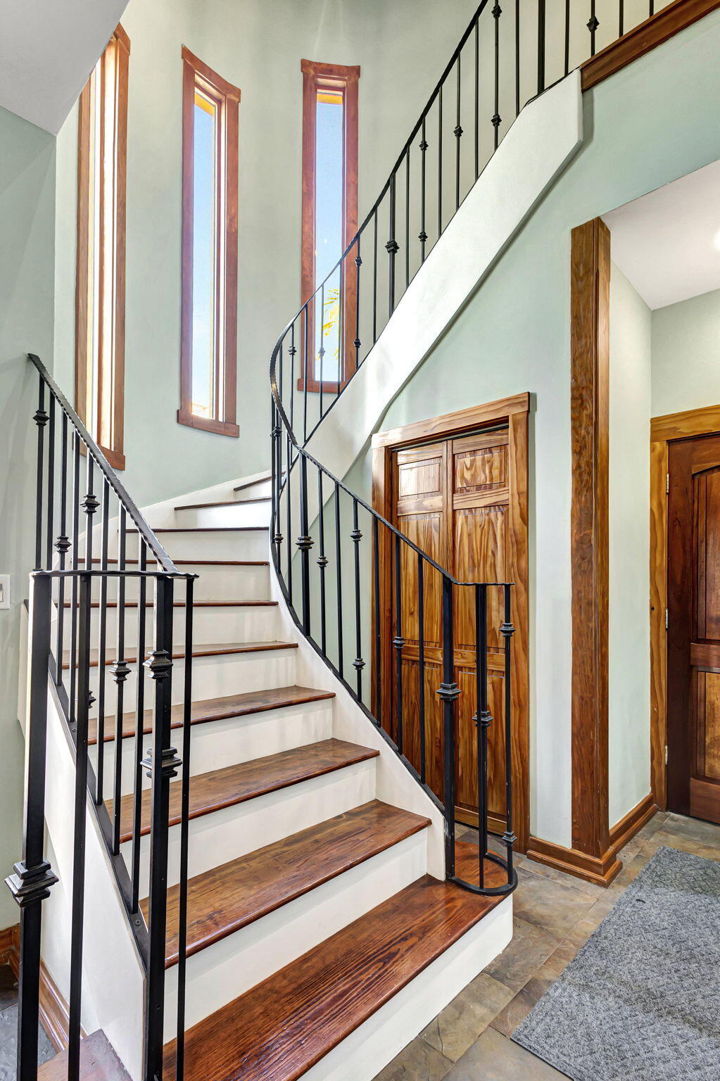 301 E 25th Street