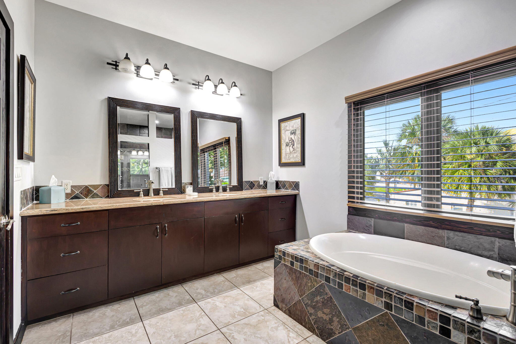 301 E 25th Street