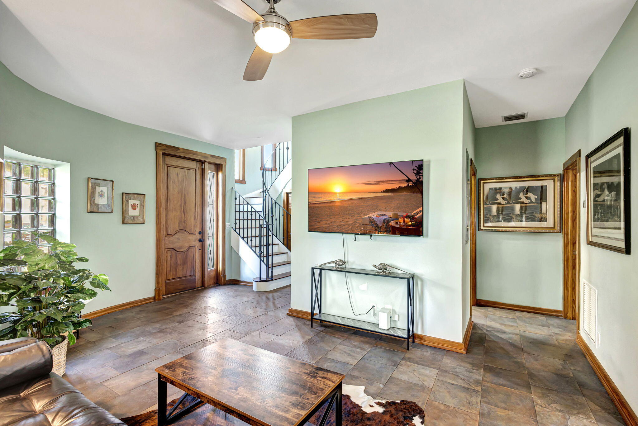 301 E 25th Street