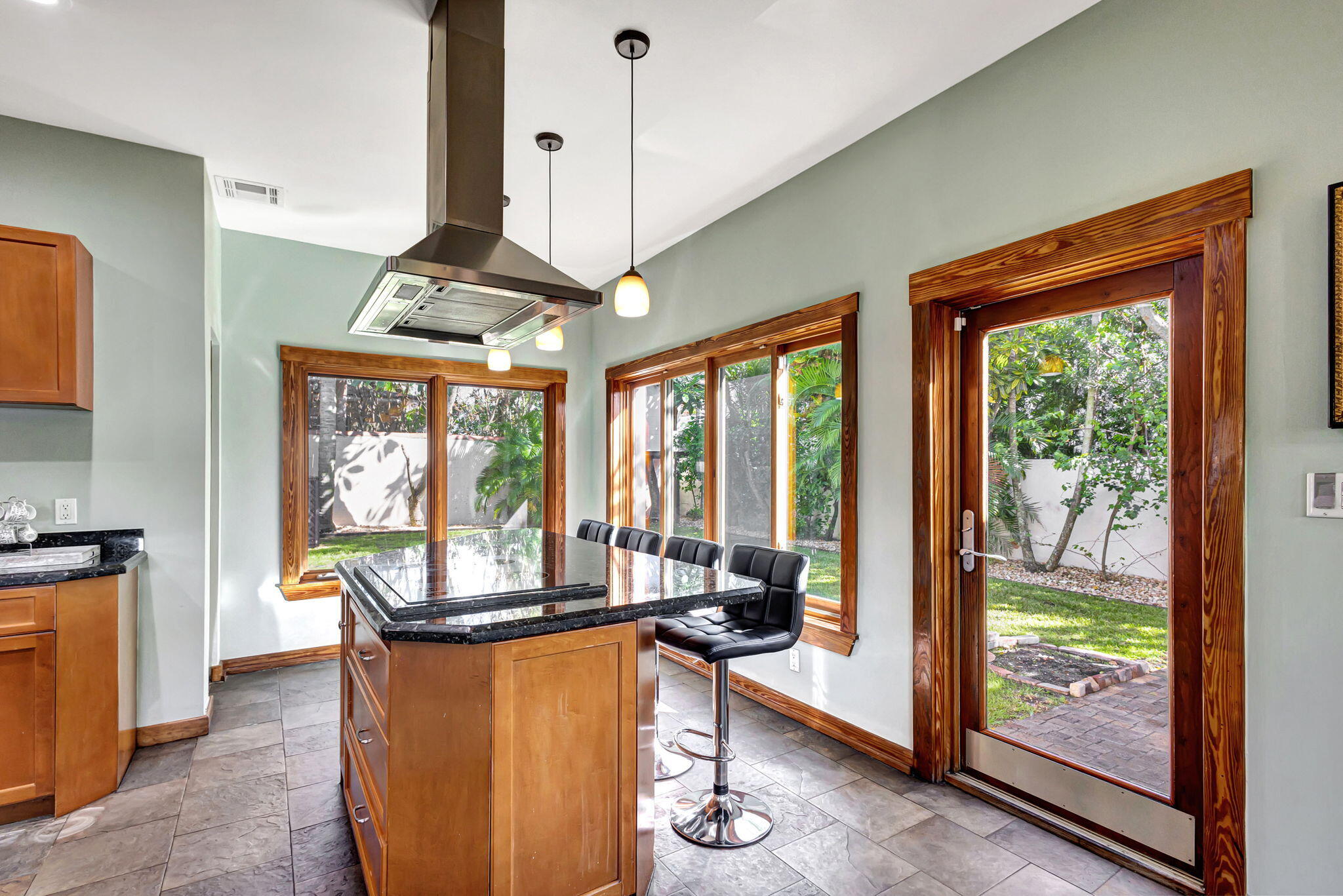 301 E 25th Street