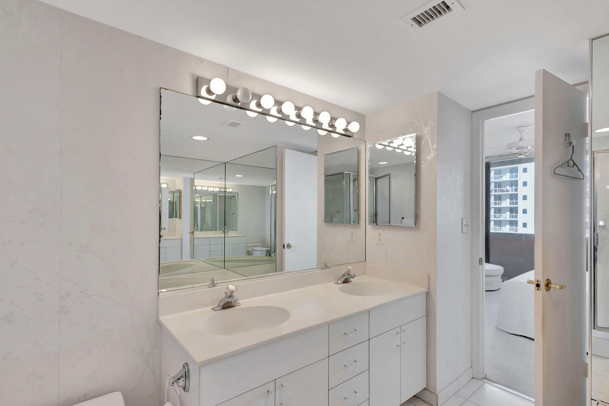 4200 N Ocean Drive 1-1106