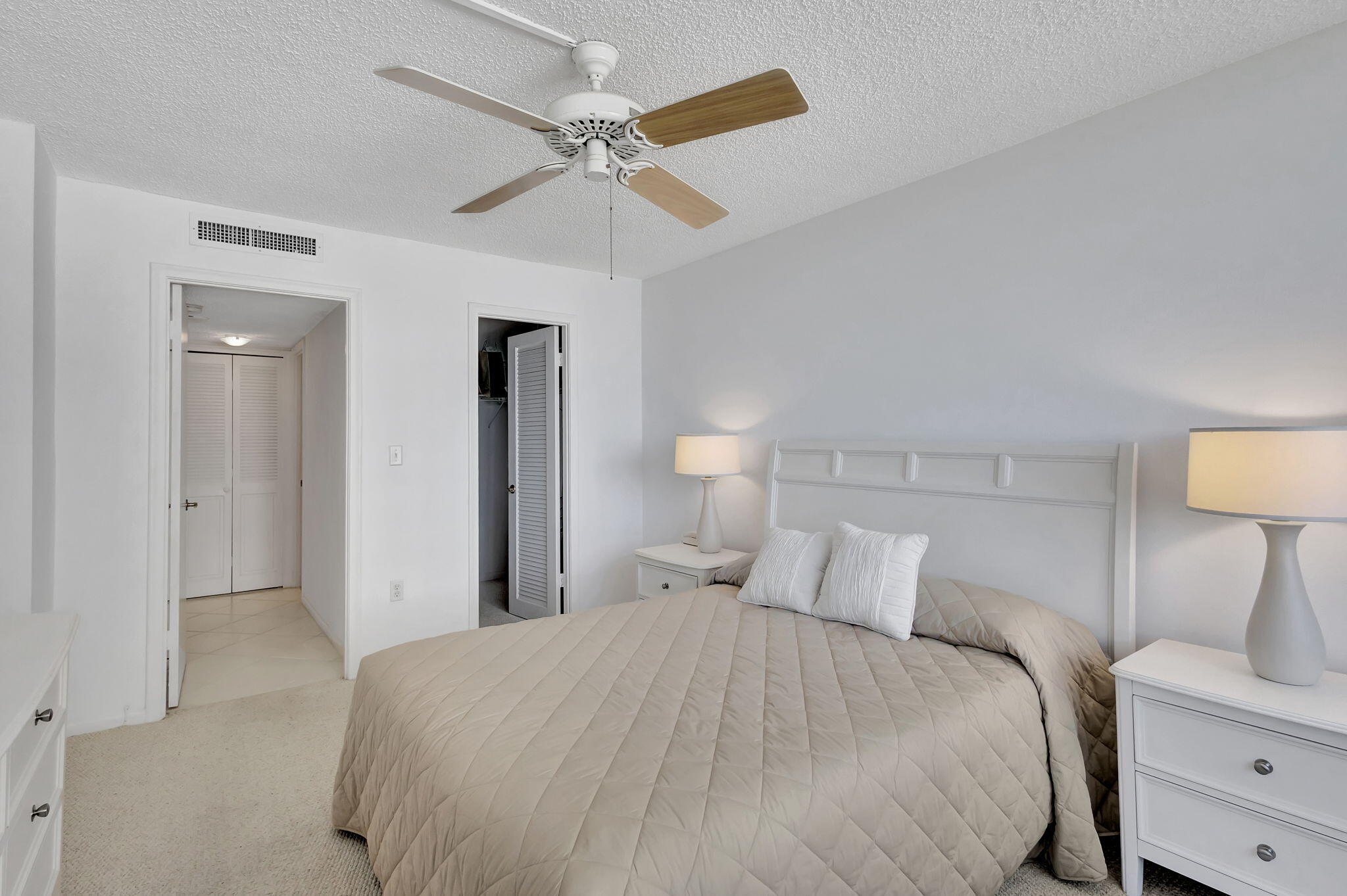 4200 N Ocean Drive 1-1106