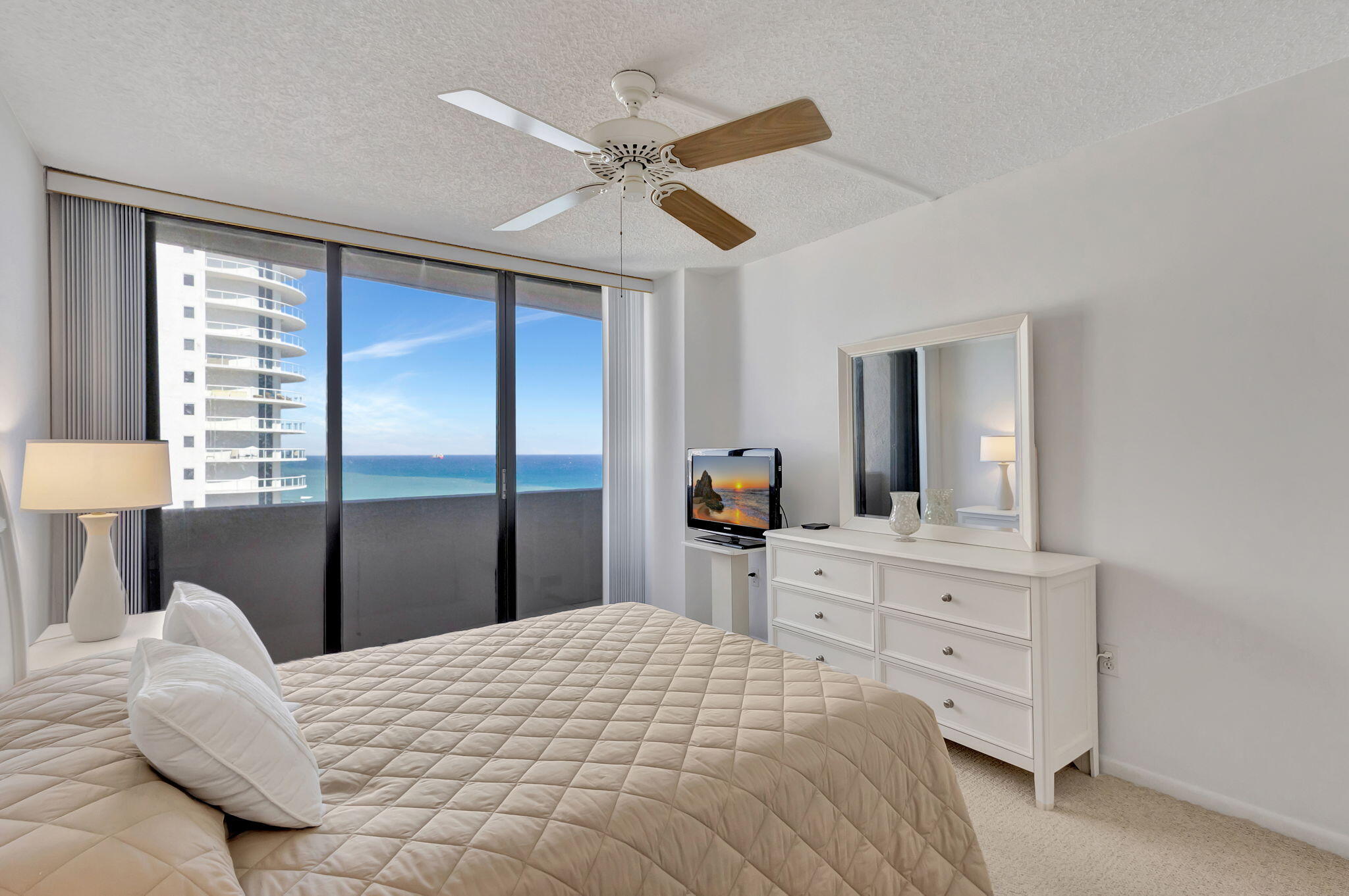 4200 N Ocean Drive 1-1106