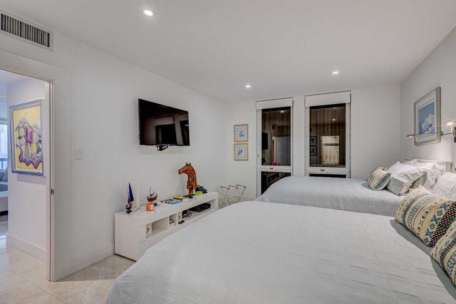 5380 N Ocean Drive Ph - B