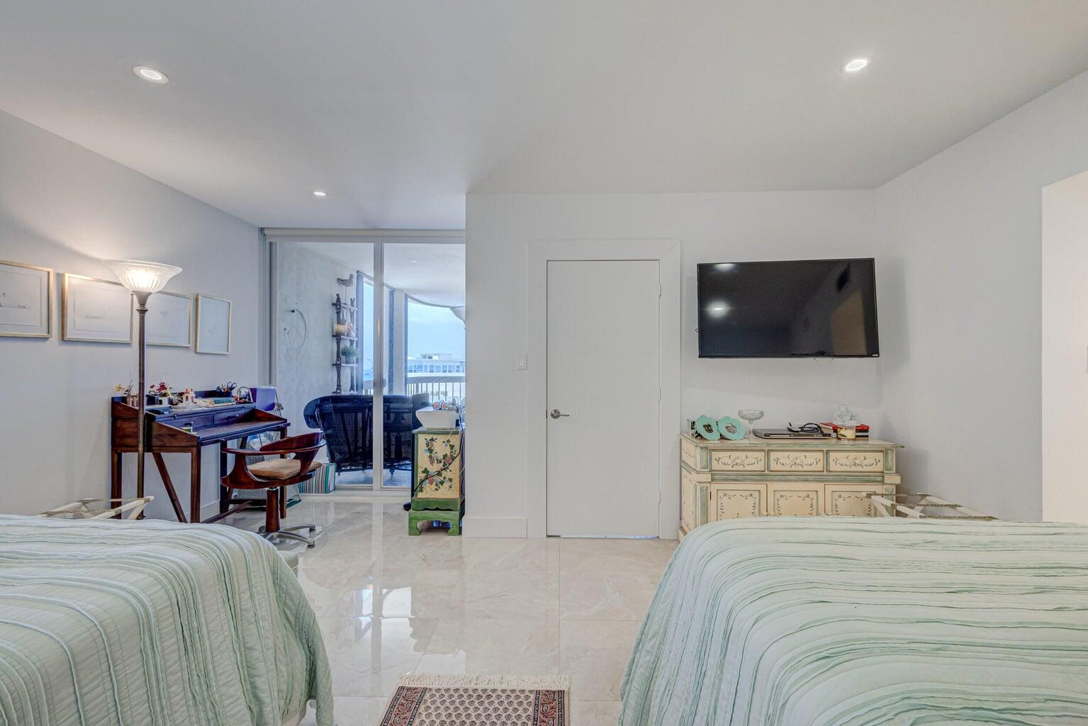 5380 N Ocean Drive Ph - B