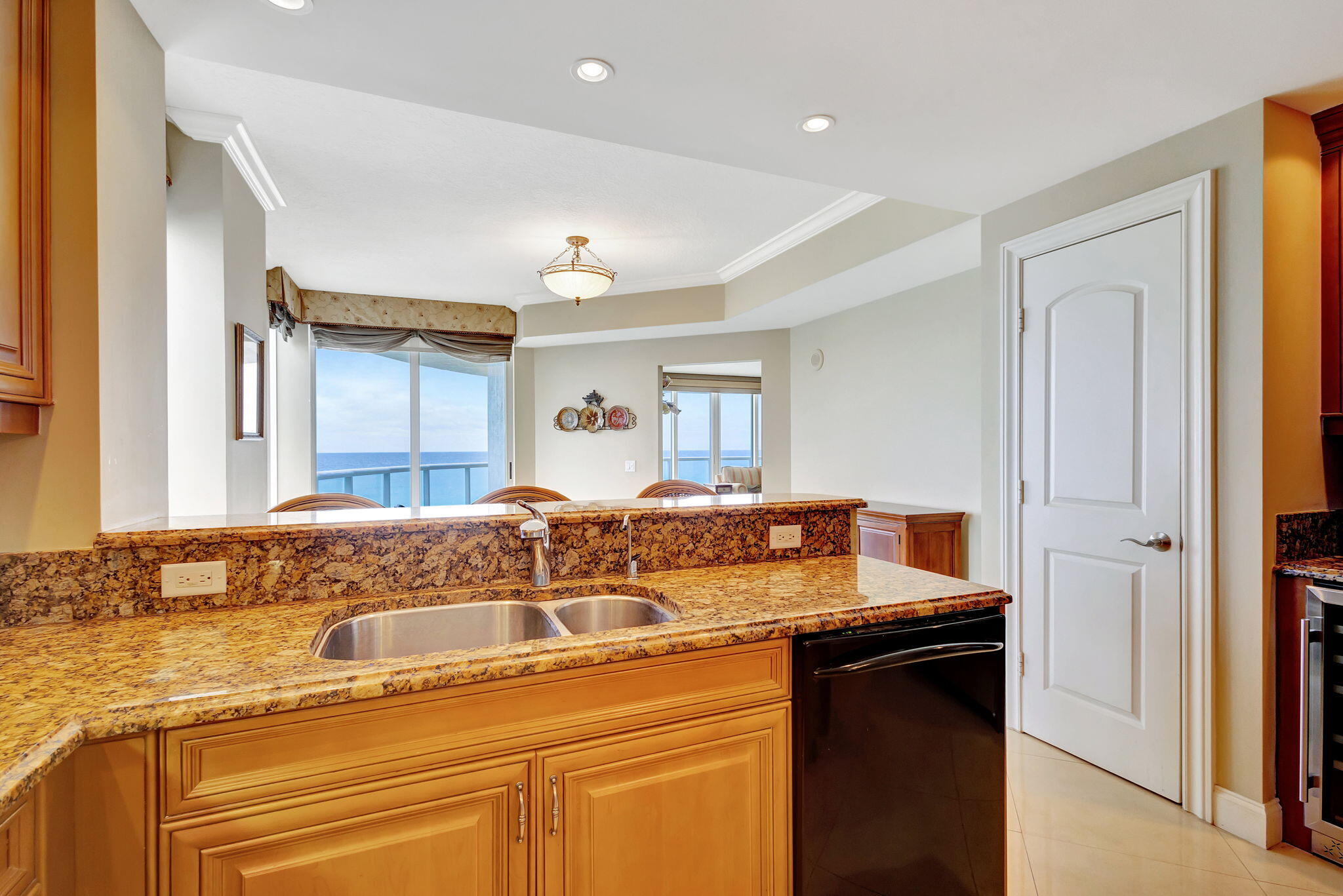 4600 N Ocean Drive 601