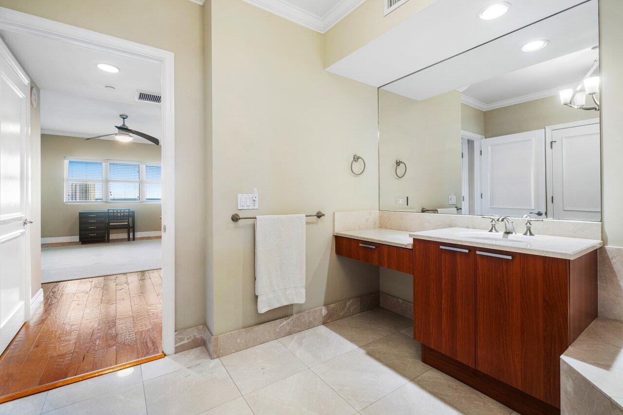 2640 Lake Shore Drive 1212