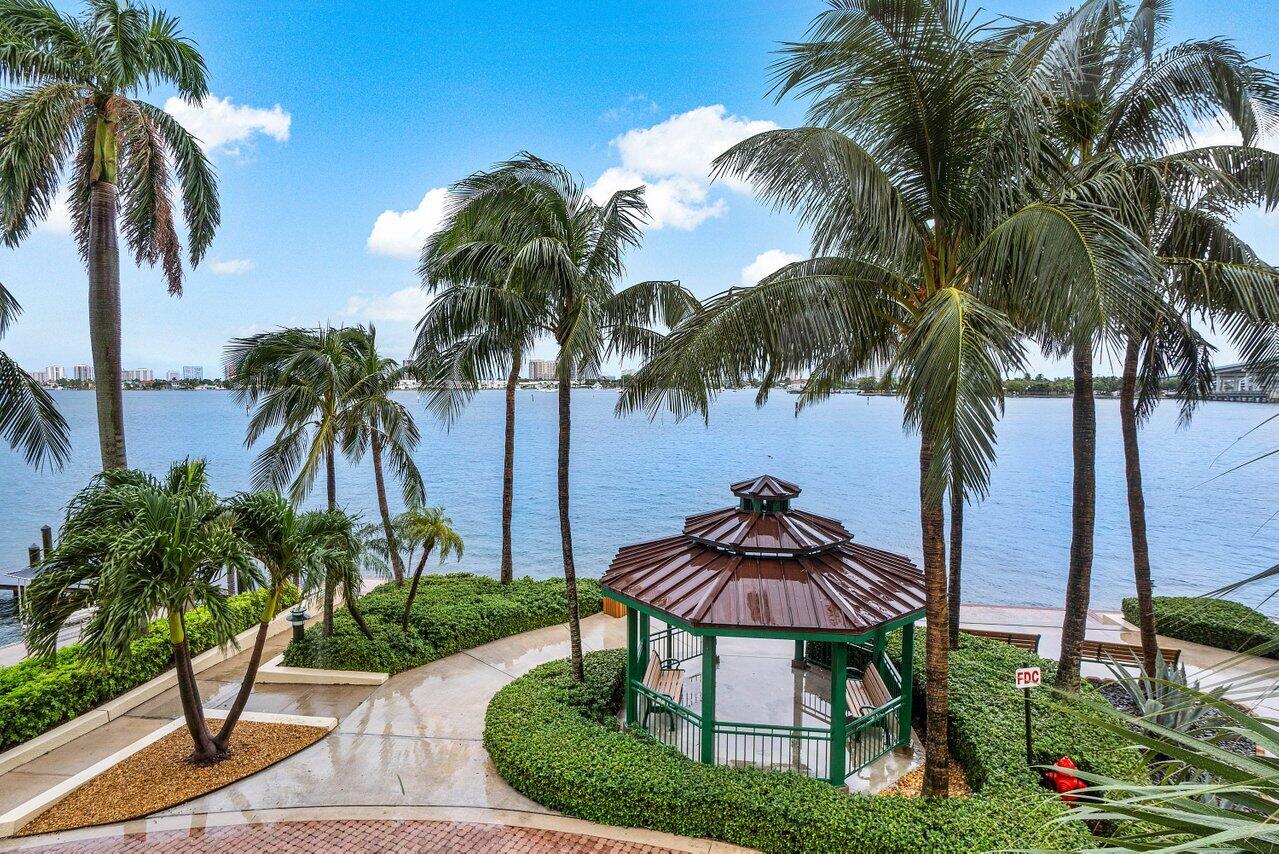 2640 Lake Shore Drive 1212