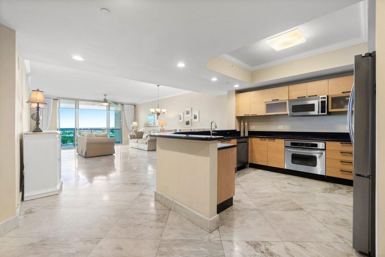 2640 Lake Shore Drive 1212
