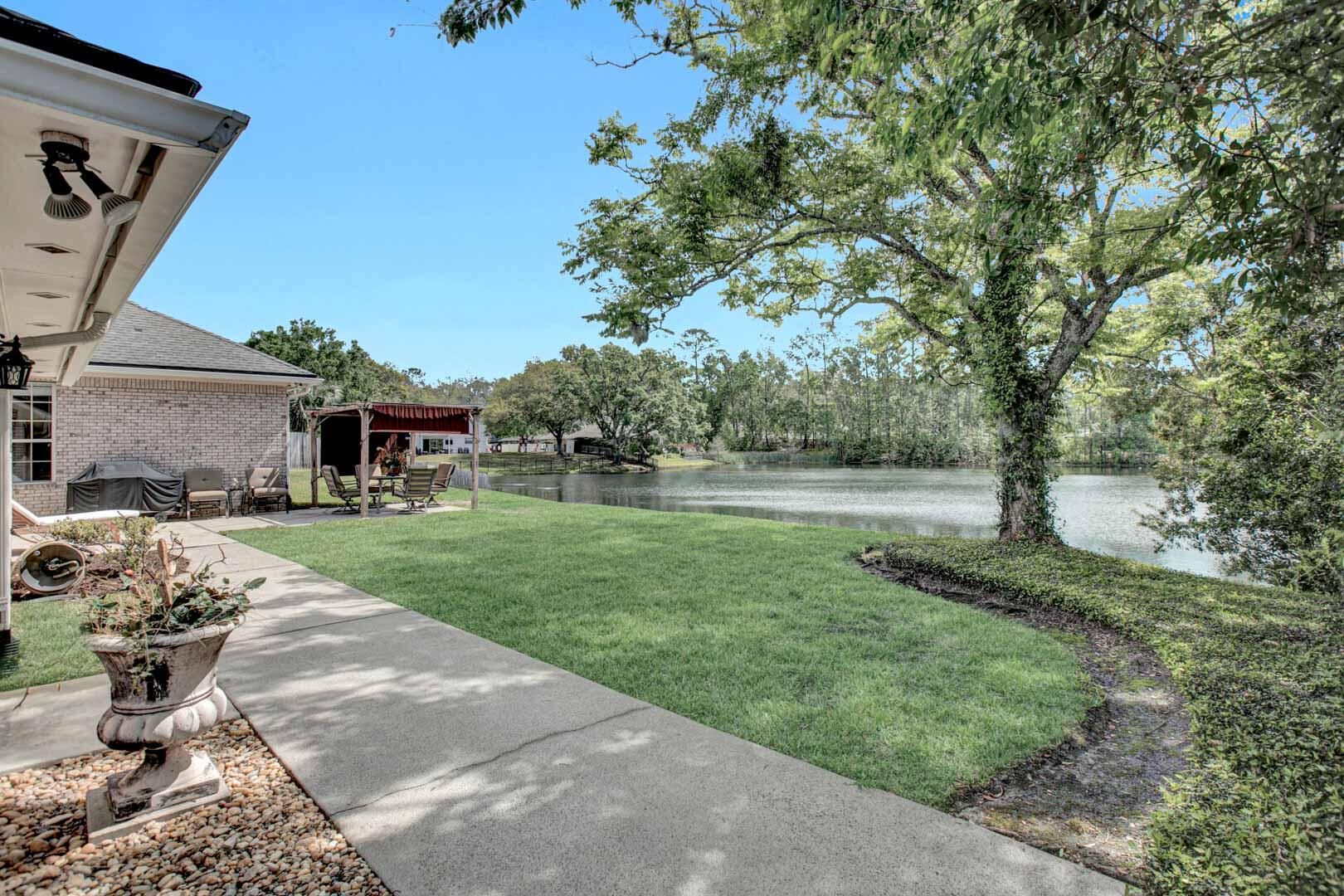 1825 Plantation Oaks Drive