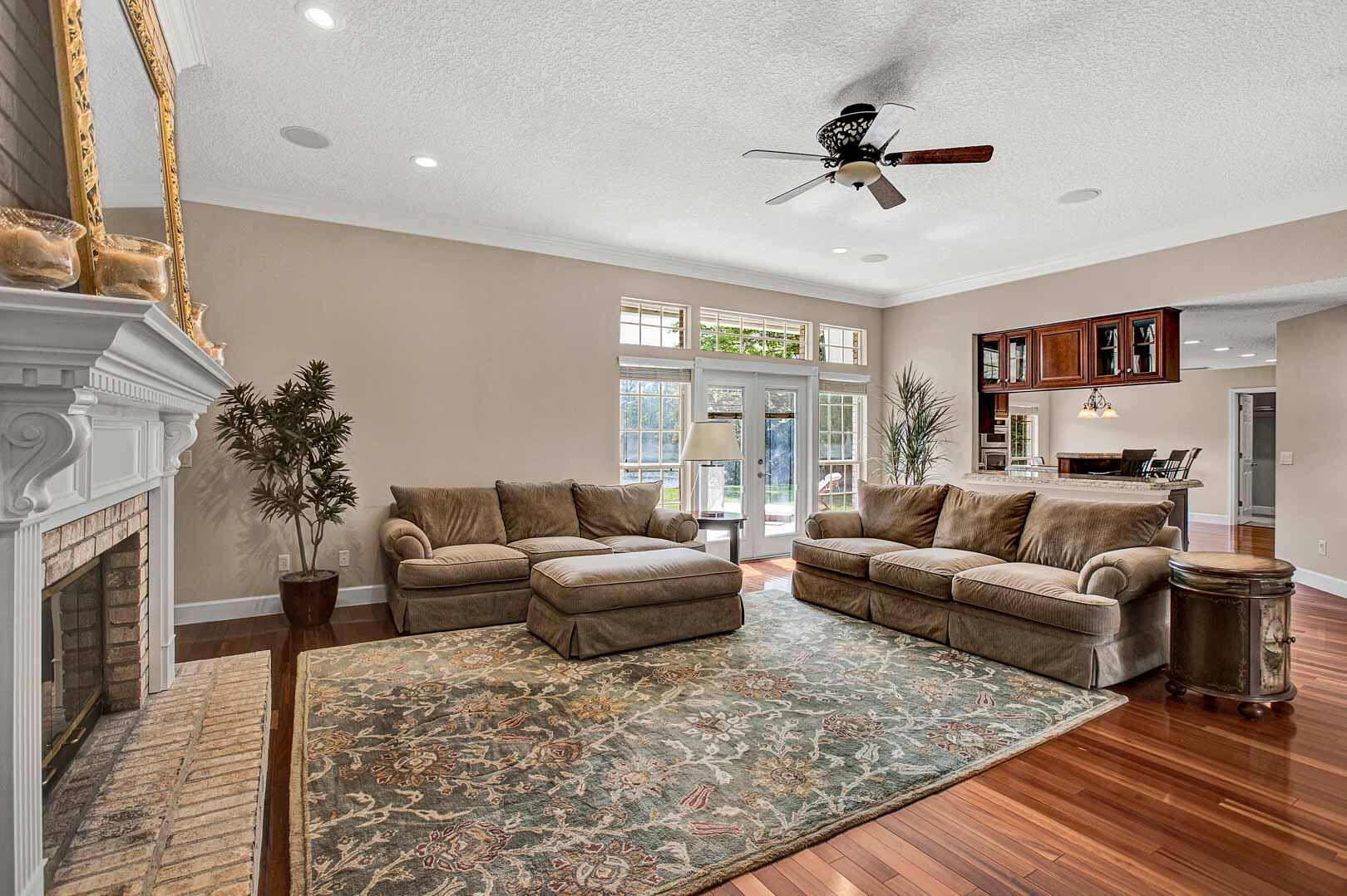 1825 Plantation Oaks Drive