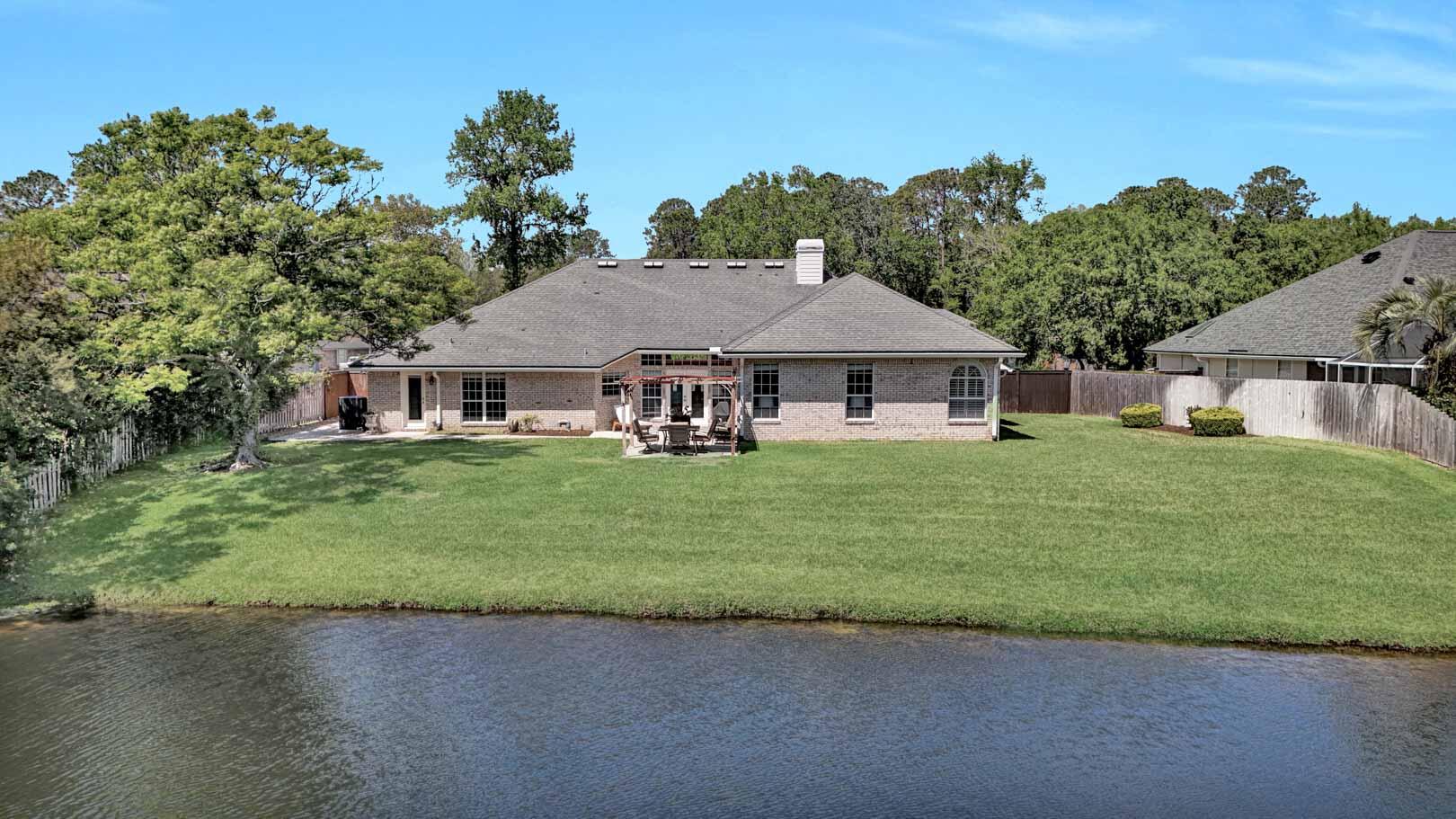 1825 Plantation Oaks Drive