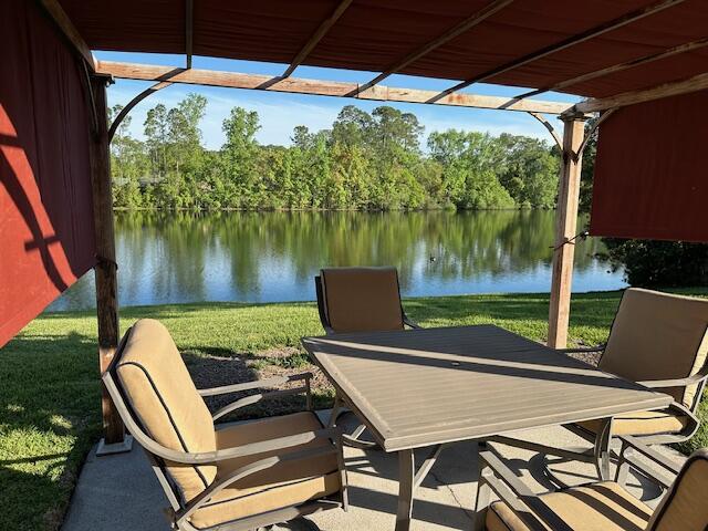 1825 Plantation Oaks Drive