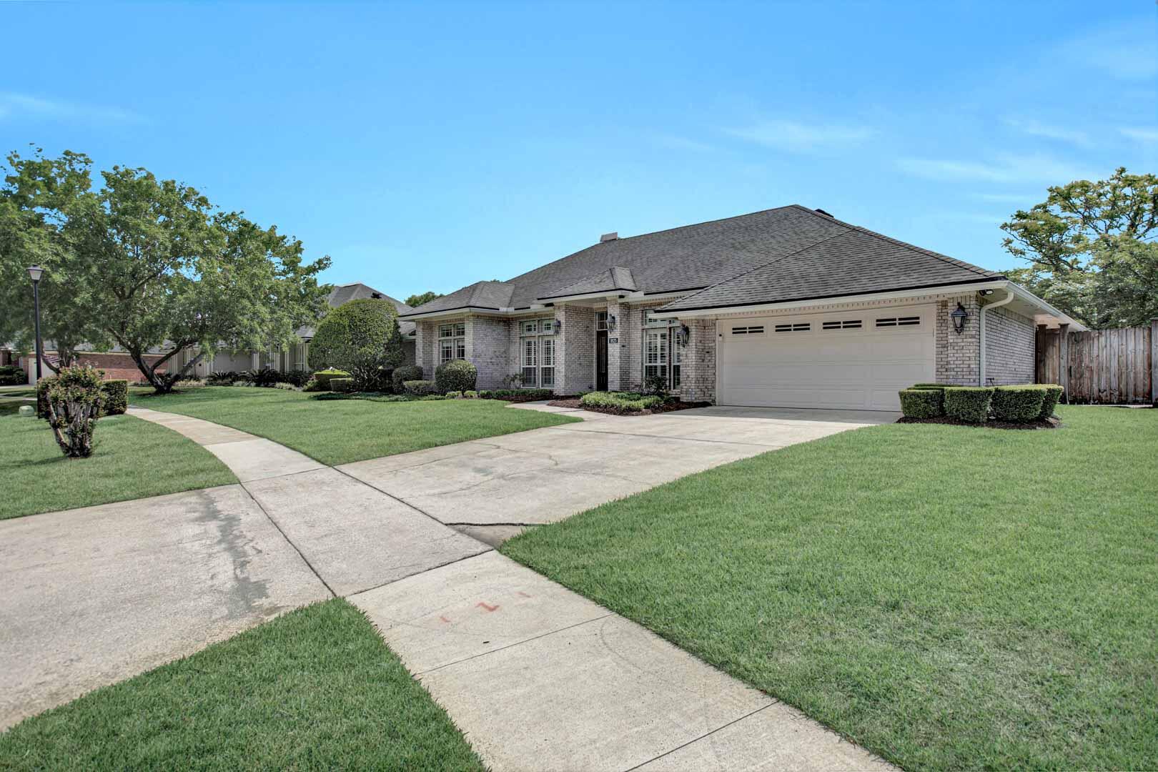 1825 Plantation Oaks Drive