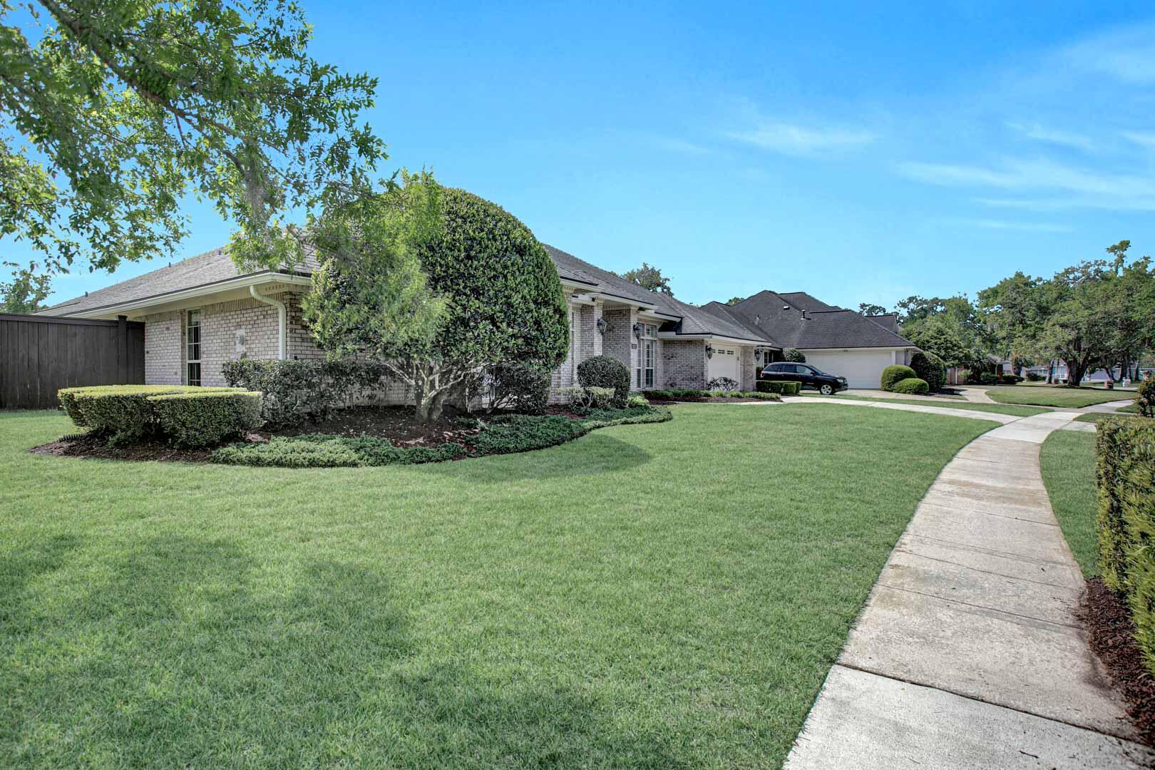1825 Plantation Oaks Drive
