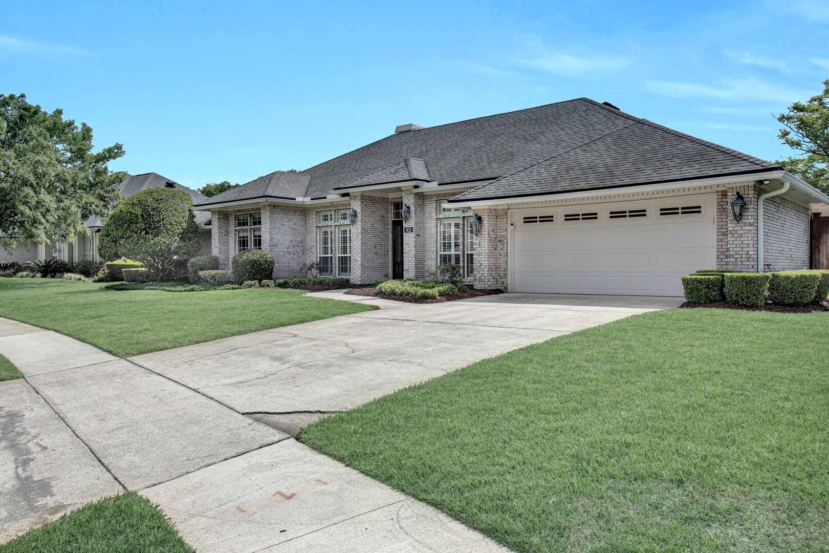 1825 Plantation Oaks Drive