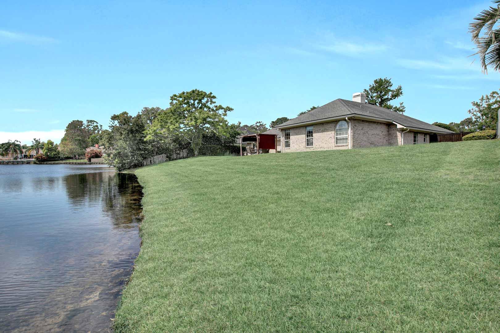 1825 Plantation Oaks Drive