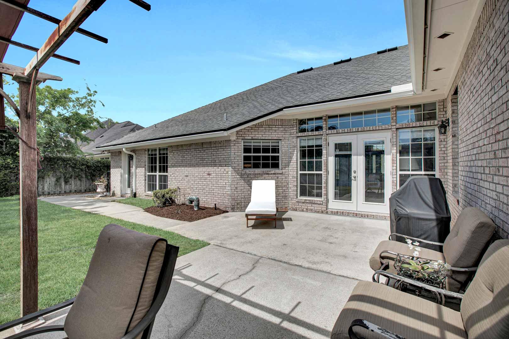 1825 Plantation Oaks Drive