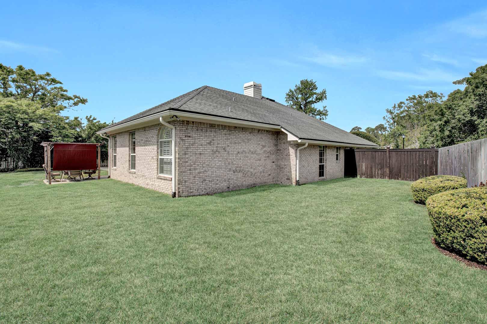 1825 Plantation Oaks Drive