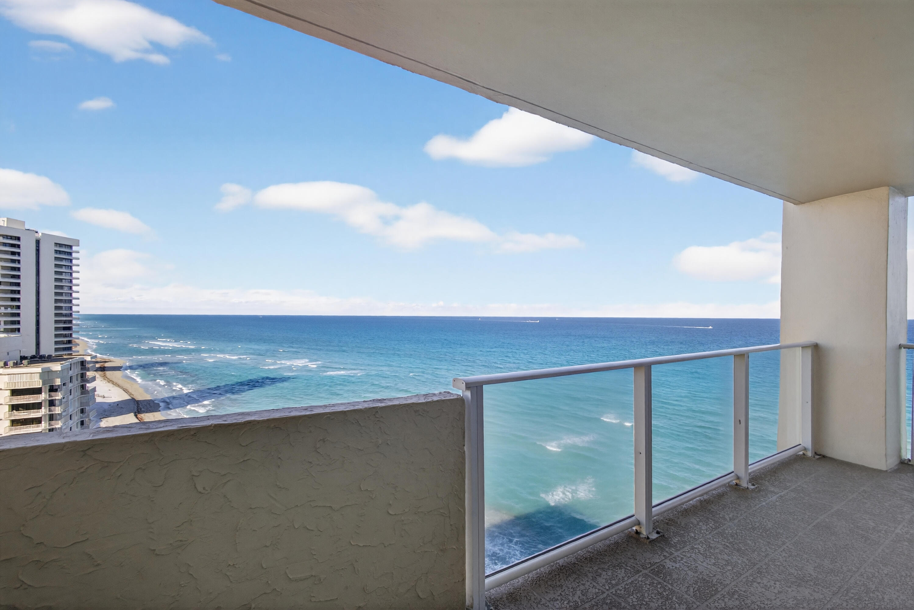 5440 N Ocean Drive Ph-206