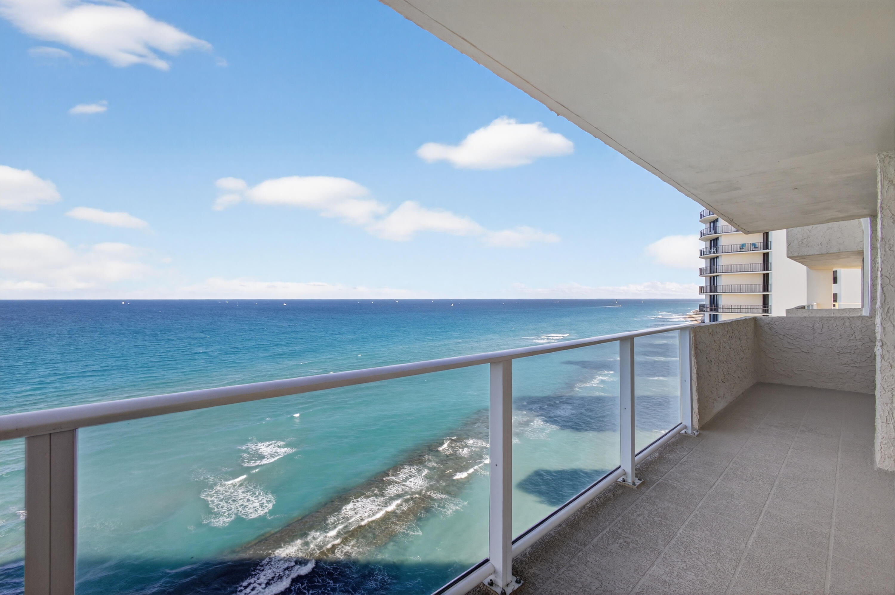 5440 N Ocean Drive Ph-206