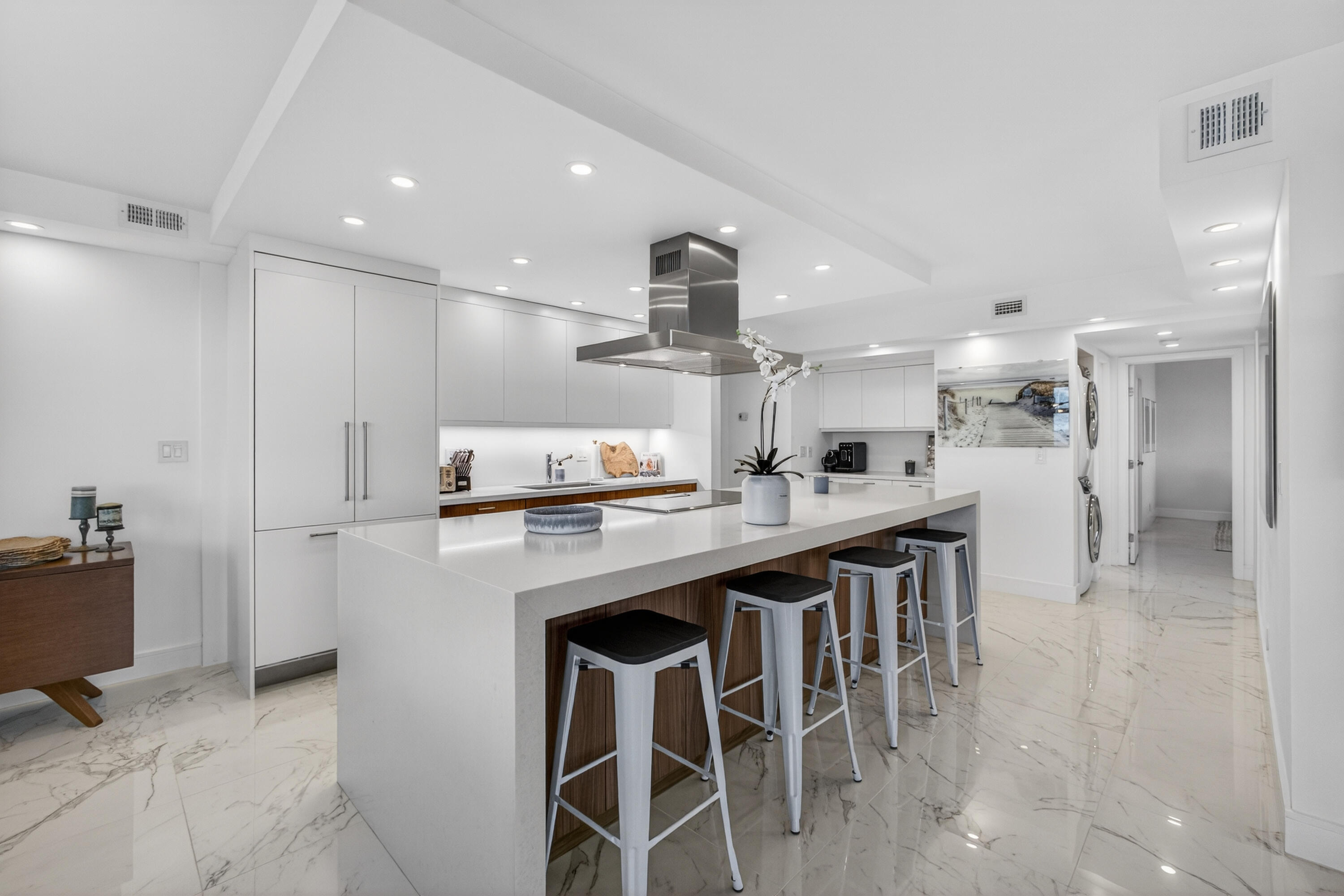 5440 N Ocean Drive Ph-206