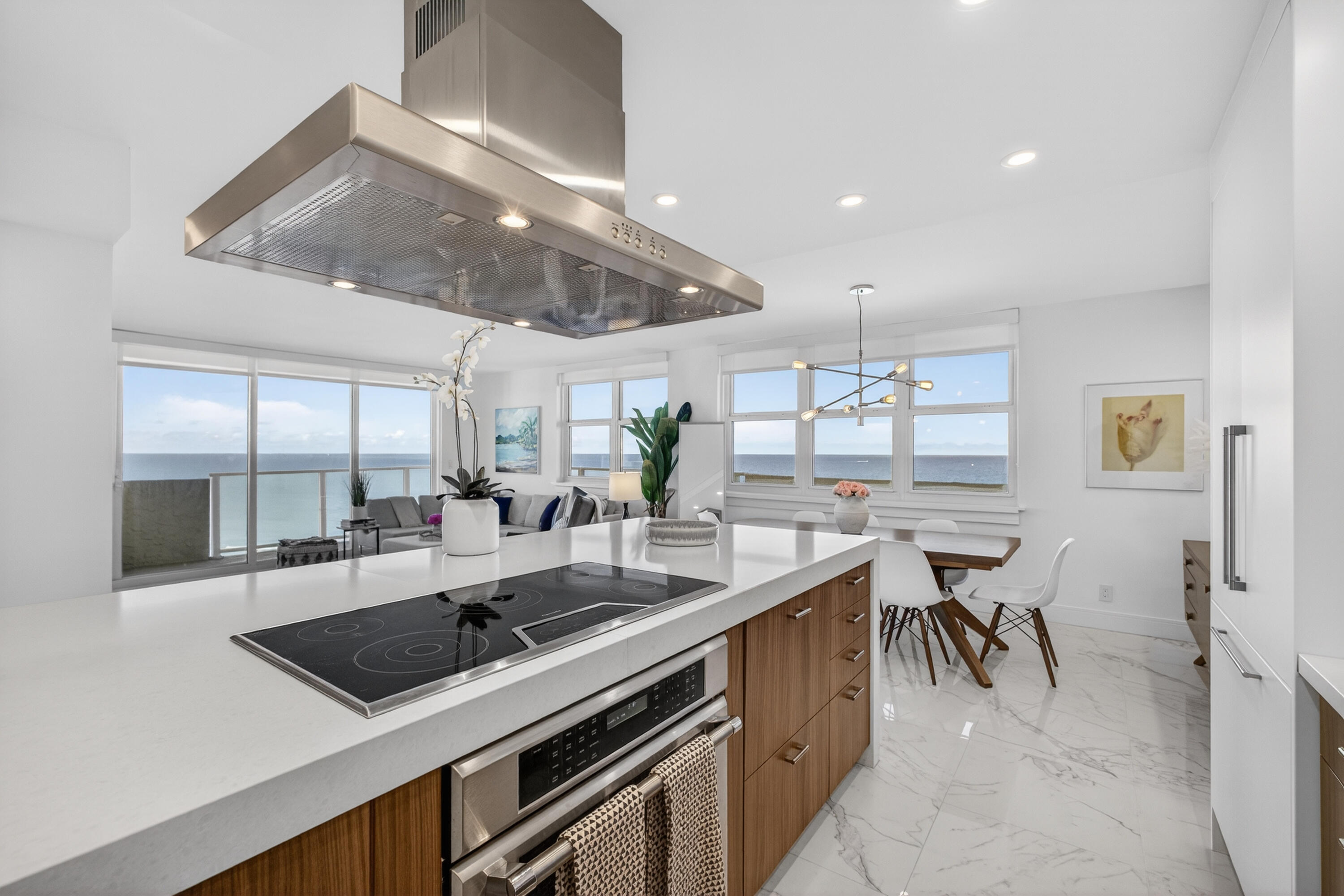 5440 N Ocean Drive Ph-206