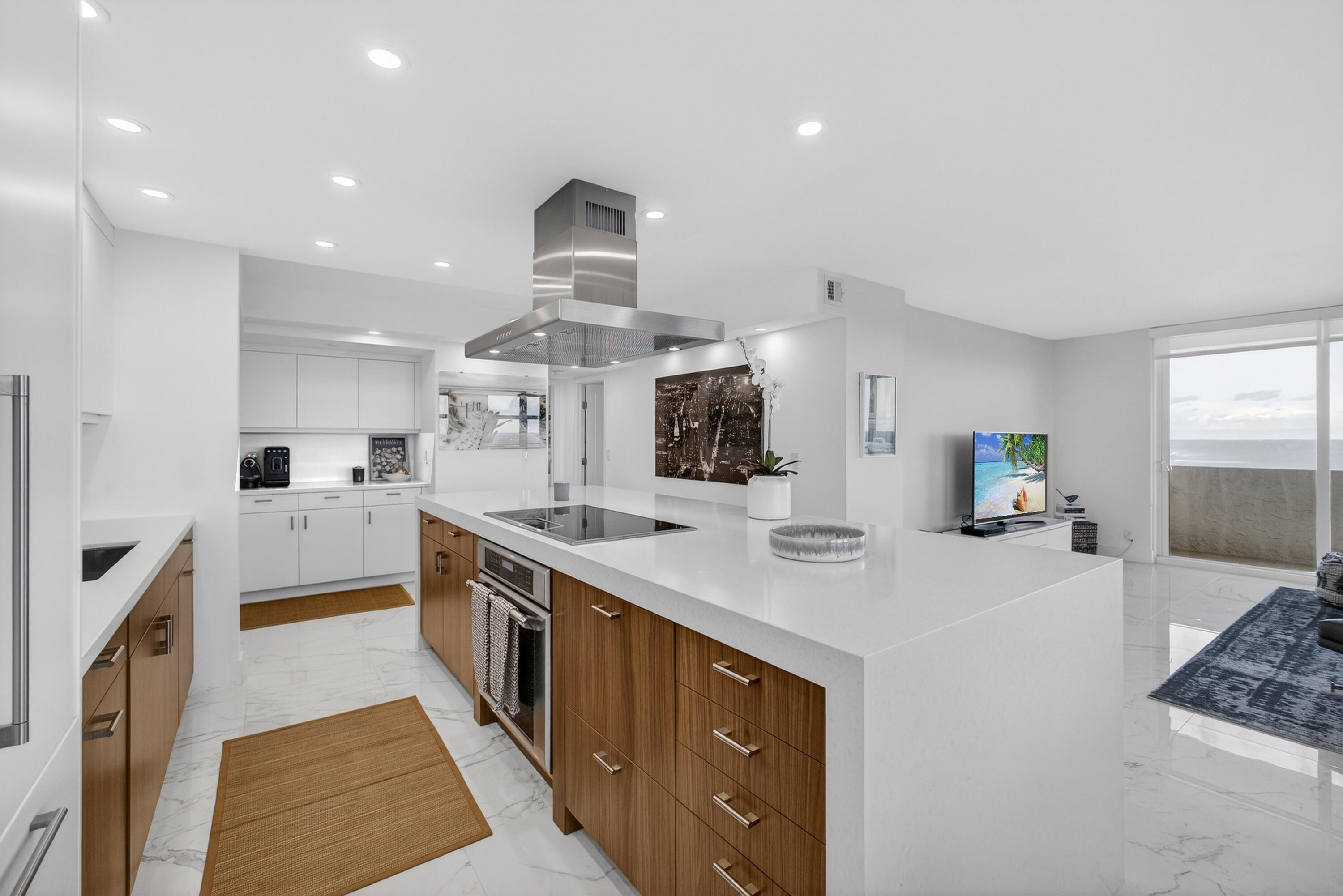 5440 N Ocean Drive Ph-206
