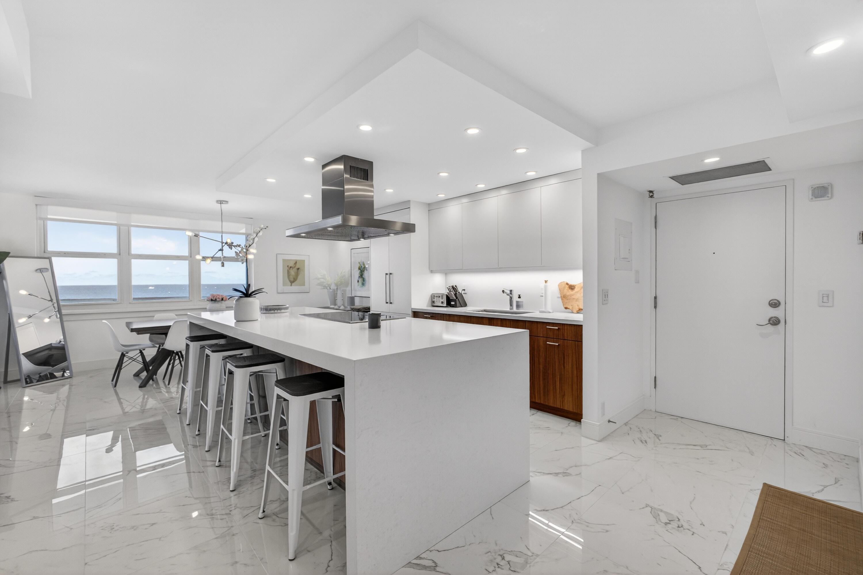 5440 N Ocean Drive Ph-206