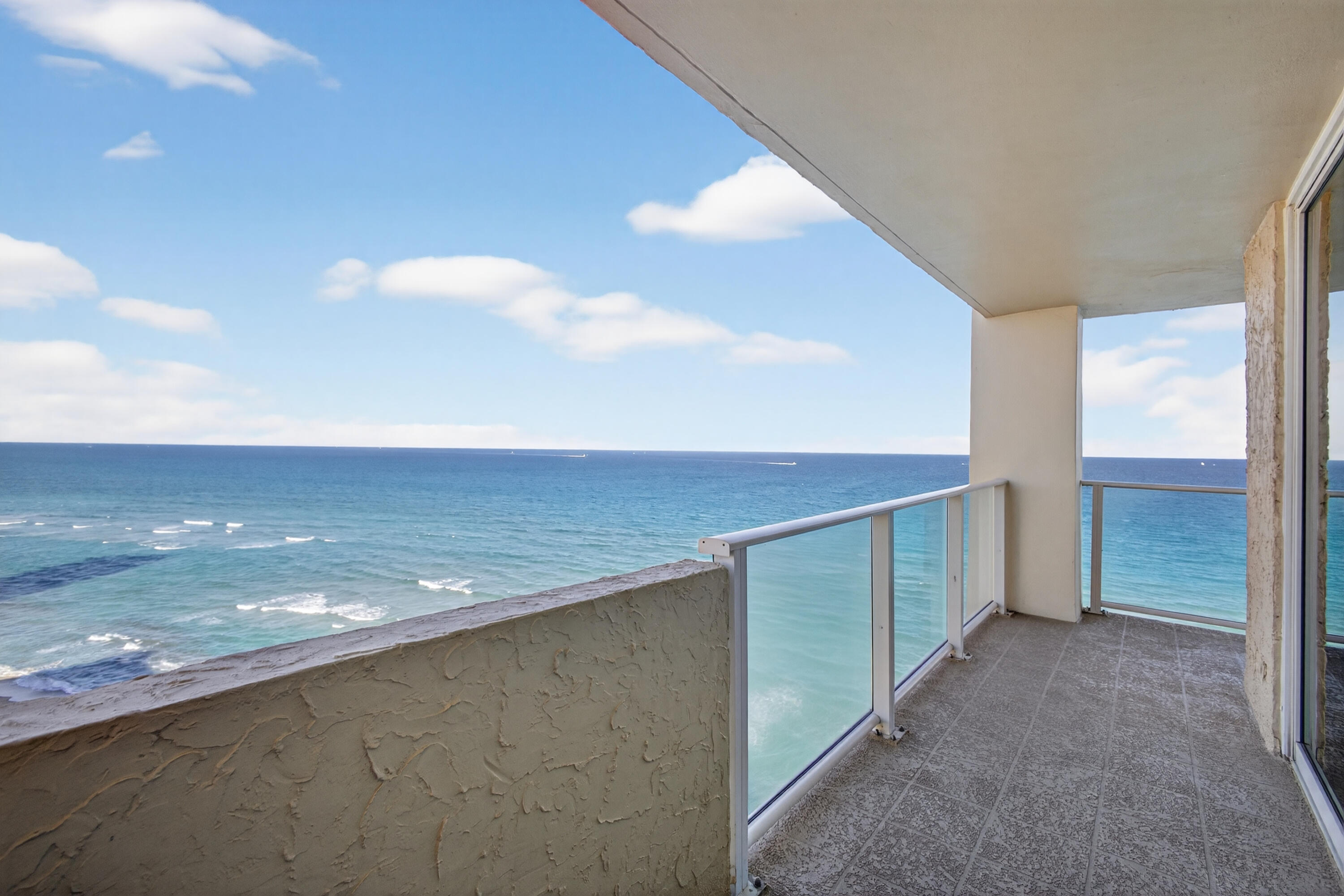 5440 N Ocean Drive Ph-206