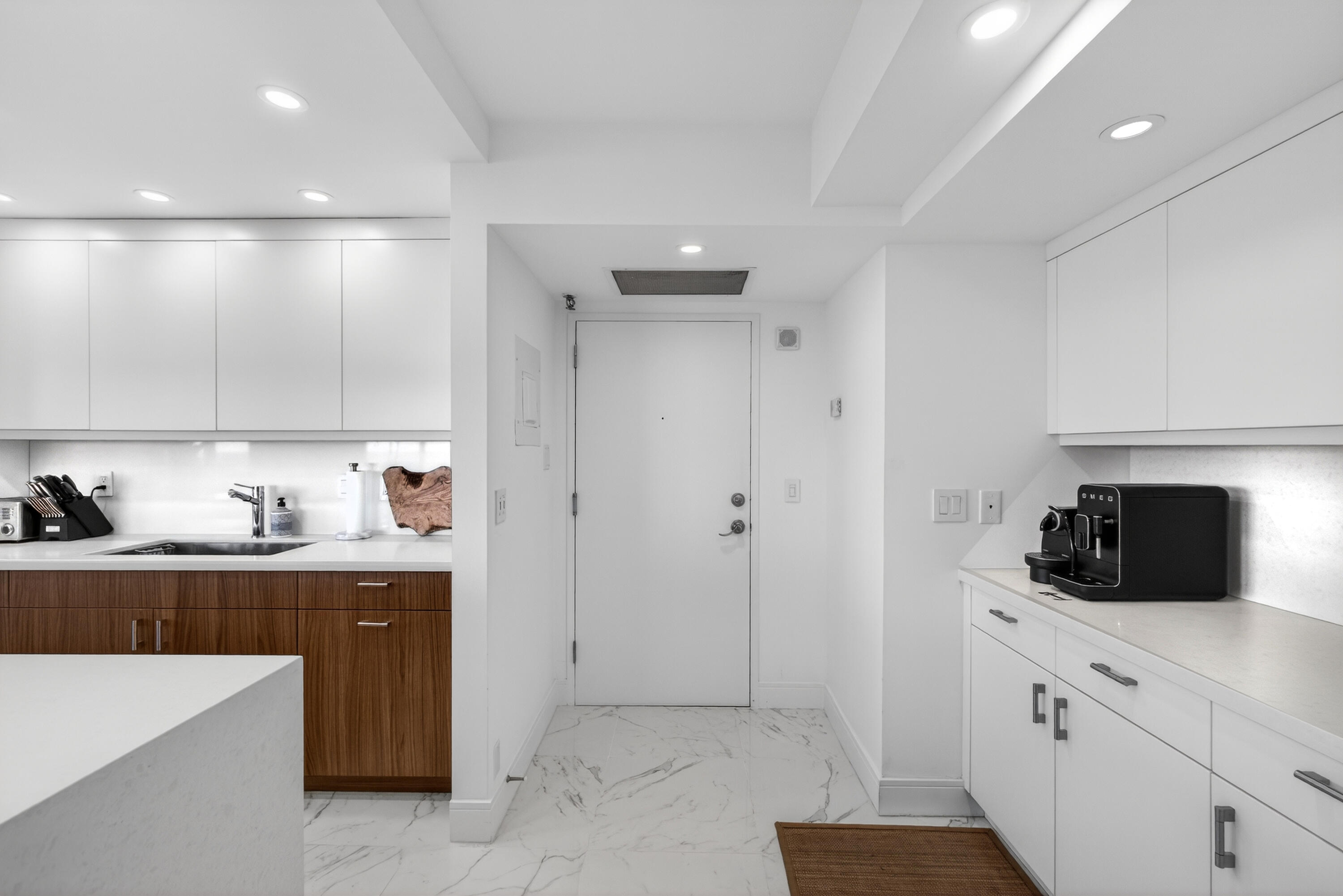 5440 N Ocean Drive Ph-206