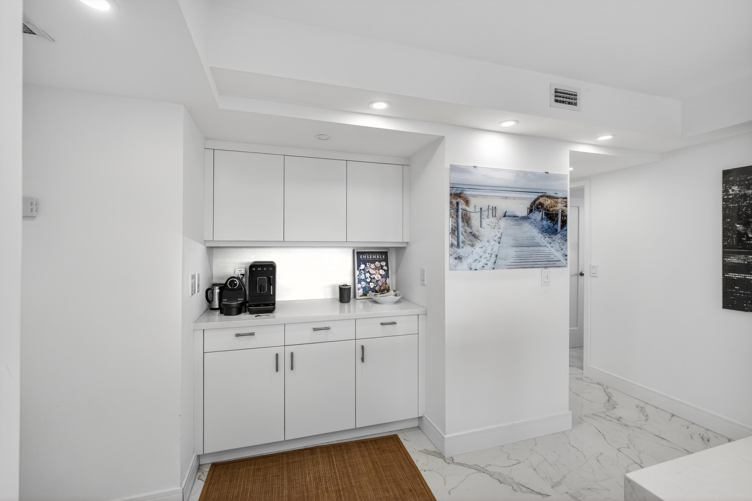 5440 N Ocean Drive Ph-206