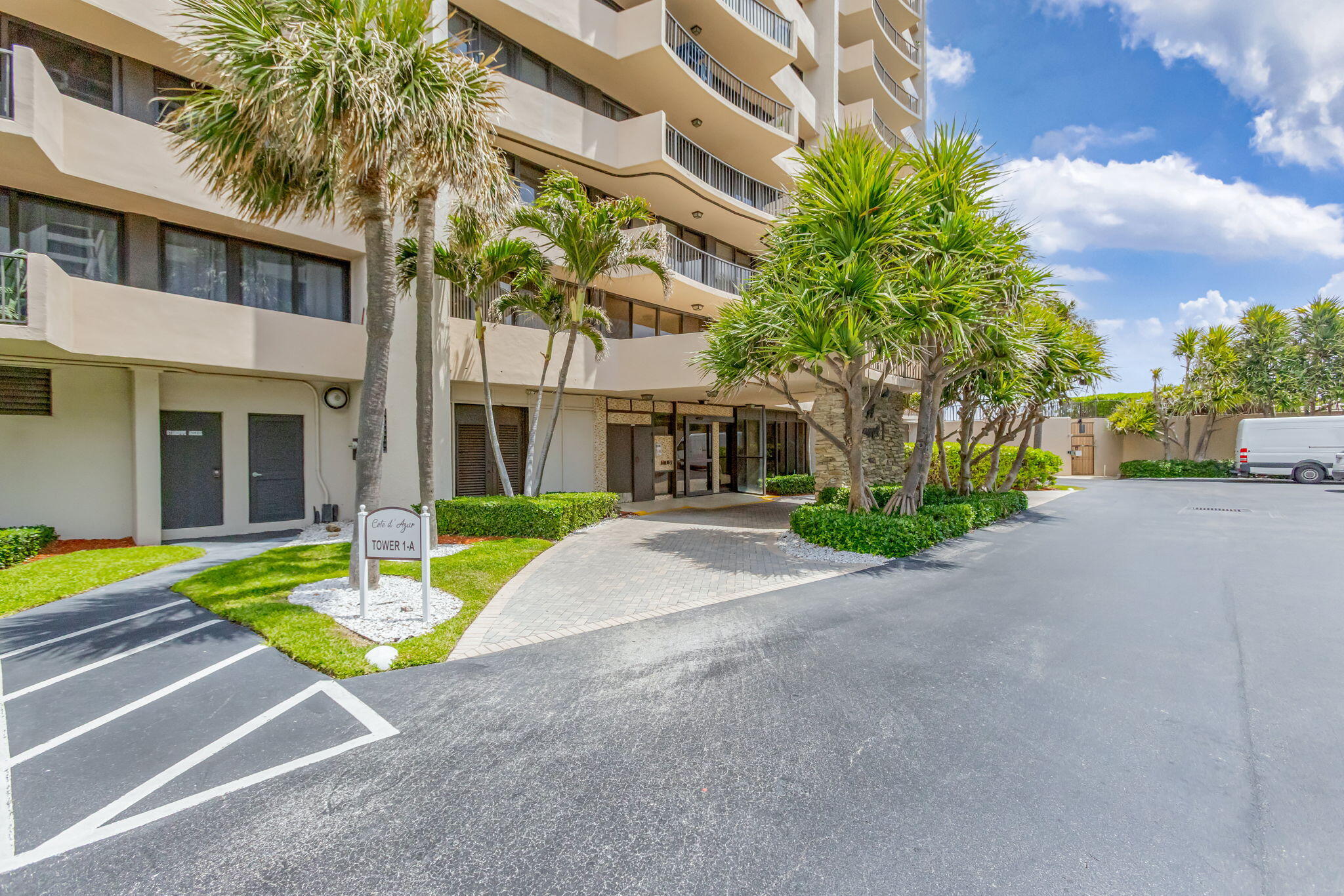 4200 N Ocean Drive 1-406