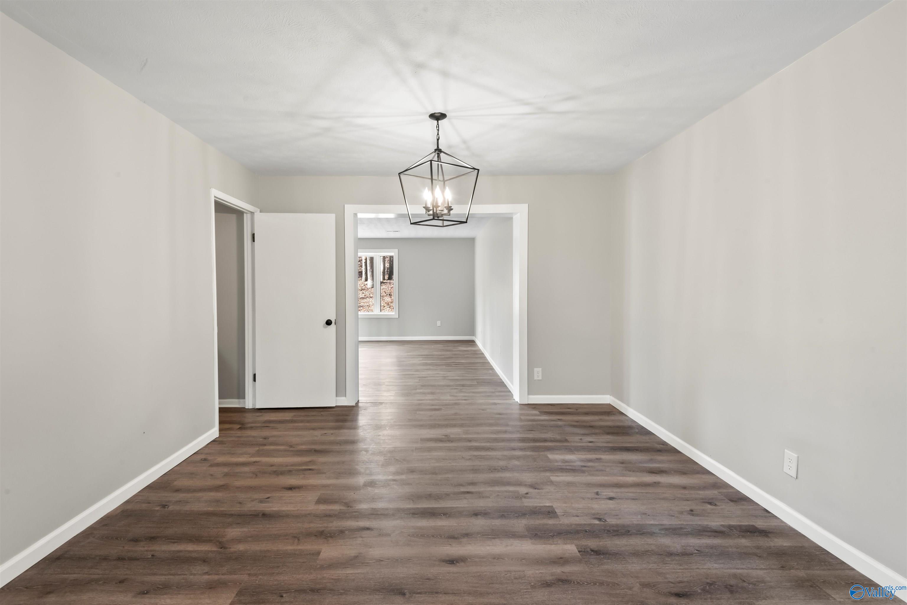 211 Falkner Circle