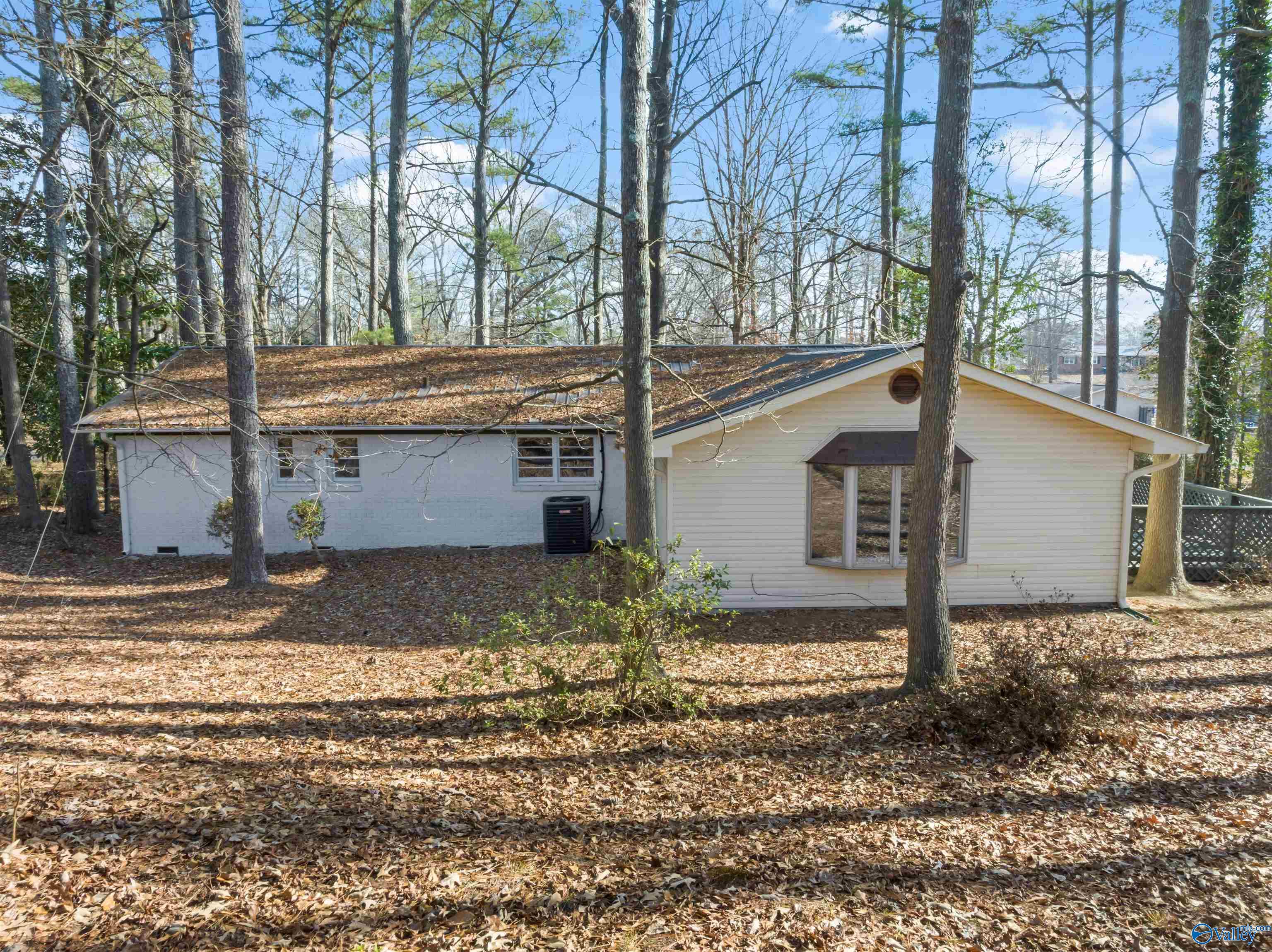 211 Falkner Circle