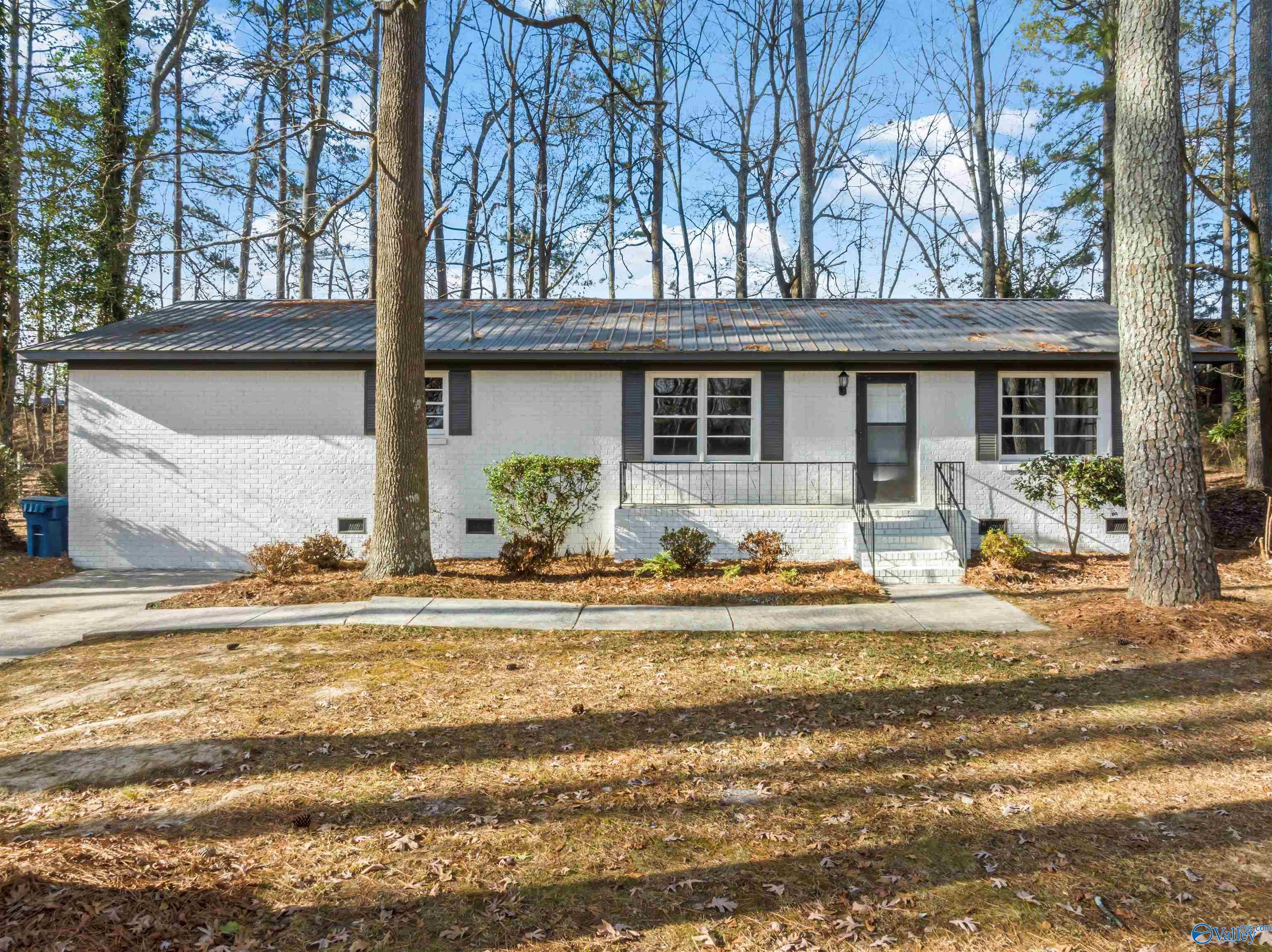 211 Falkner Circle