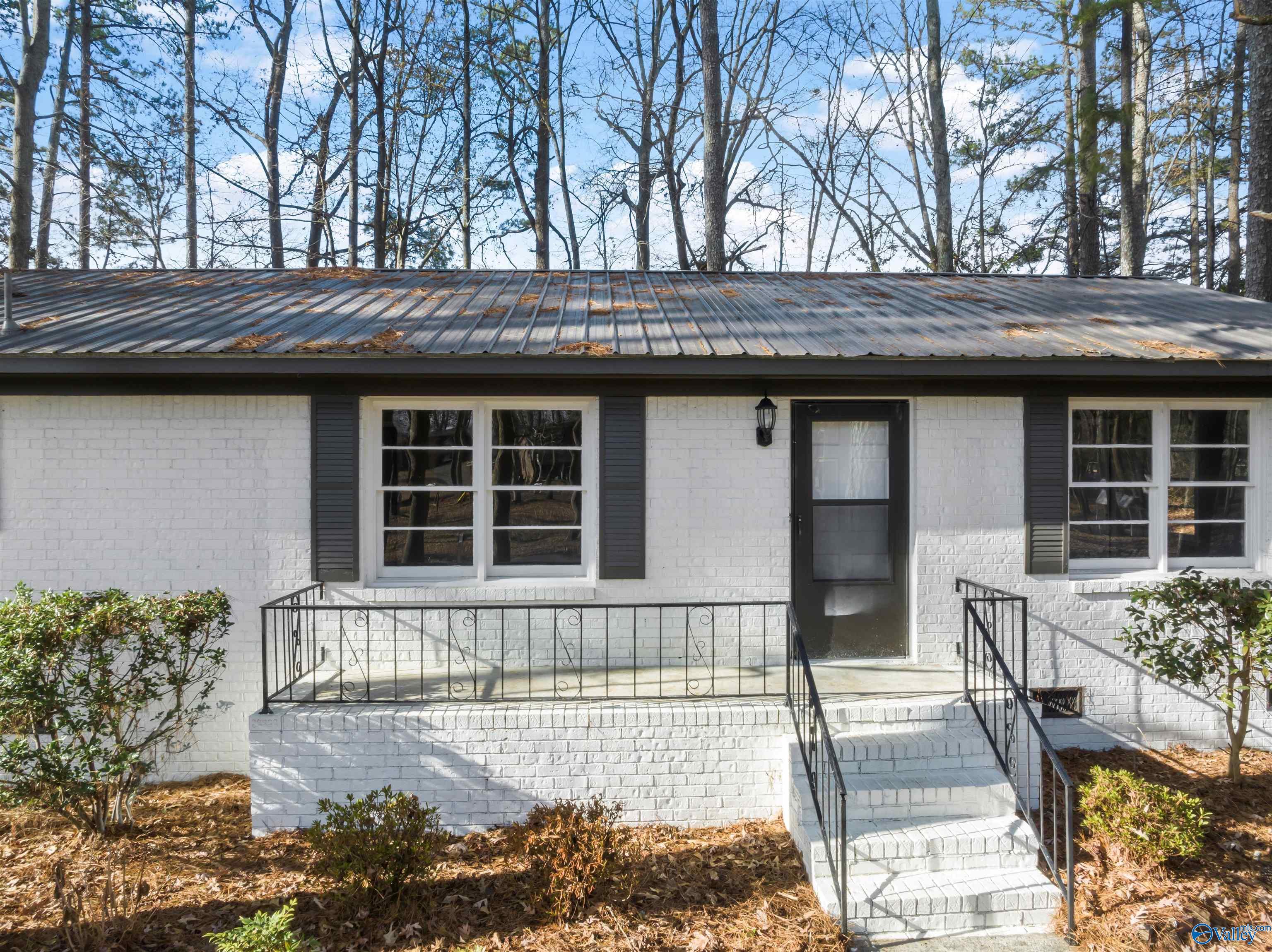 211 Falkner Circle