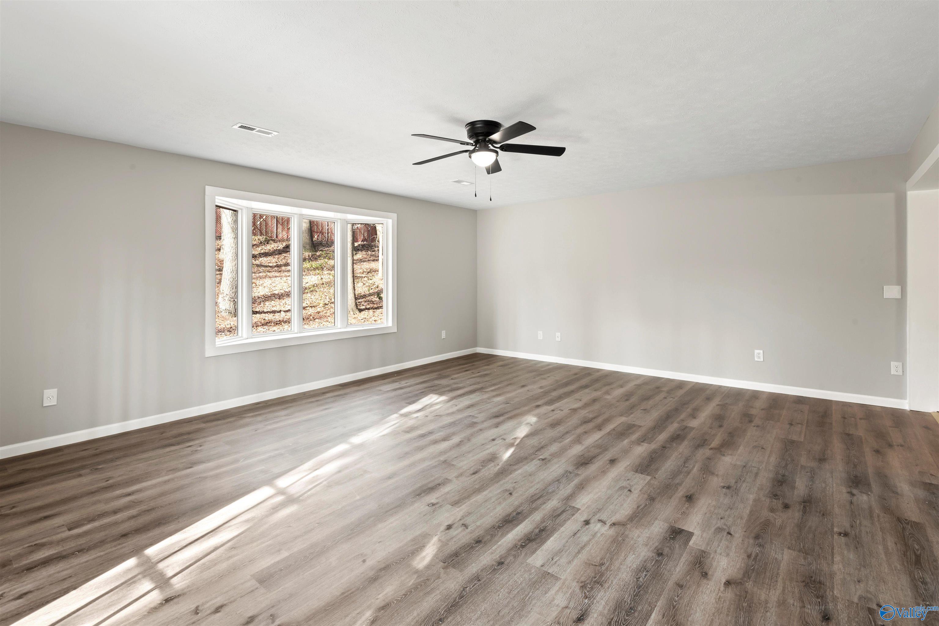 211 Falkner Circle